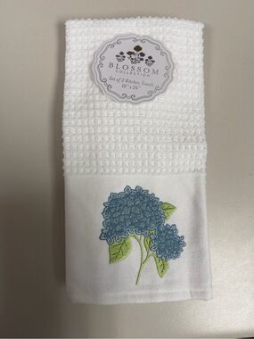 BC White Blue Green Embroidered Hydrangea Bouquet Patch Waffle Tea Towels